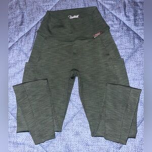 Bombshell Sportswear Pocket Rib Leggings in Green